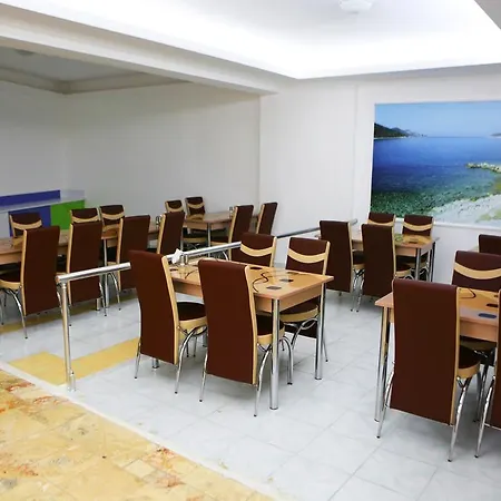 Ugur Hotel *