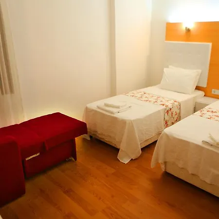 Ugur Hotel *