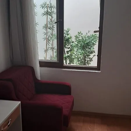 乌格酒店 *