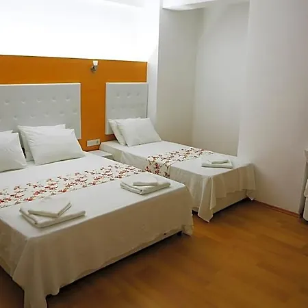 Ugur Hotel *