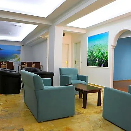 Ugur Hotel *