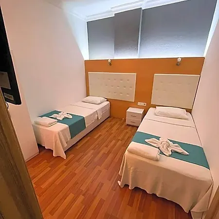 Ugur Hotel *